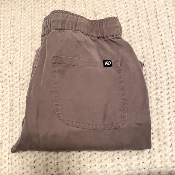 Ten Tree jogger - Picture 2 of 3